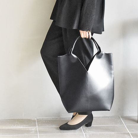 軽量 肩にかけやすい Vカットトートバッグ／kauliina