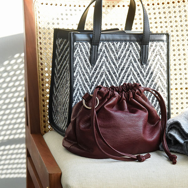 バッグとしても使える 柔らかフェイクレザー 巾着ポーチ ミニバッグ／kauliina カウリーナ【送料無料】