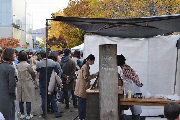 【おさんぽ手帖】　東京蚤の市でアンティーク探し