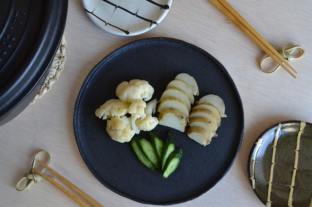 どこかほっこりと温かな暮らしのうつわ　丹窓窯さんの「スリップウェア」