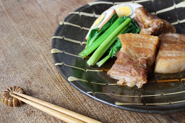 どこかほっこりと温かな暮らしのうつわ　丹窓窯さんの「スリップウェア」