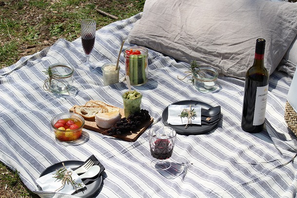 ピクニックに行こう 第1回 ワインと一緒にカゴに詰め込んで 手軽に作れるピクニックレシピ アンジェ日々のコラム