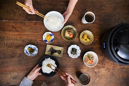 土鍋ごはんを「我が家の味」に。手軽にあの土鍋ごはんが作れる、話題の「かまどさん電気」って？