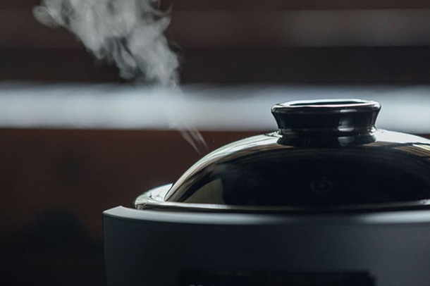 この春大注目！土鍋をすっぽり入れた炊飯器「かまどさん電気」で炊く白米が美味しすぎる