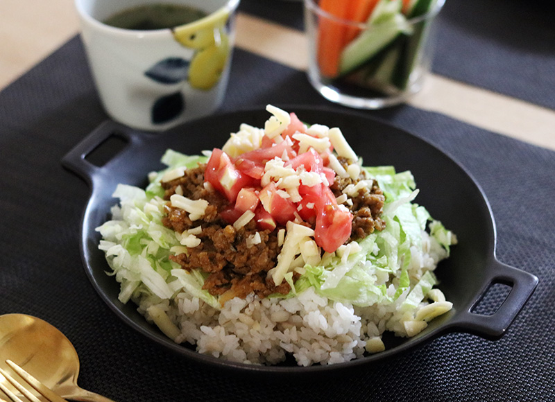 子どももOK!ドライカレー風タコライスで「のせるだけ丼弁当」を作ろう