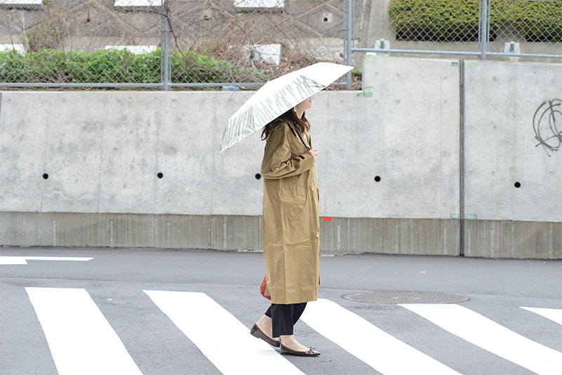 いつものバッグにスッキリ収まる。毎日持ちたくなる「bon moment 晴雨兼用の折りたたみ傘」