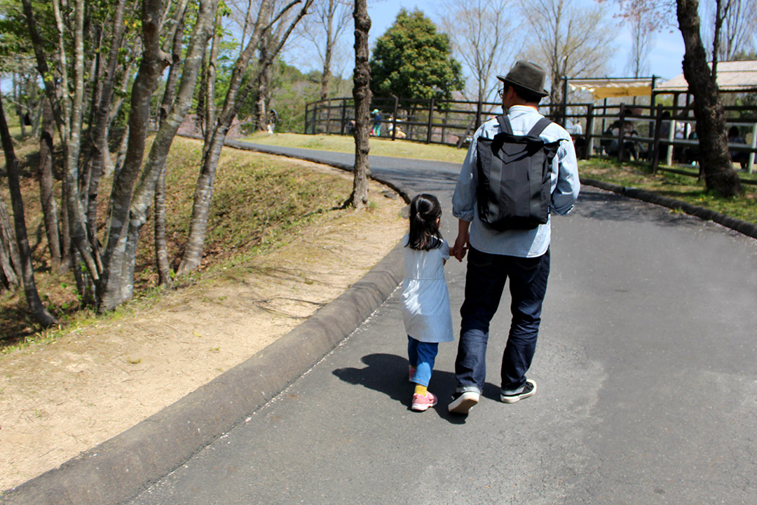 こう見えて保冷リュックです。子育てママは、買い物もレジャーも両手フリーが安心！