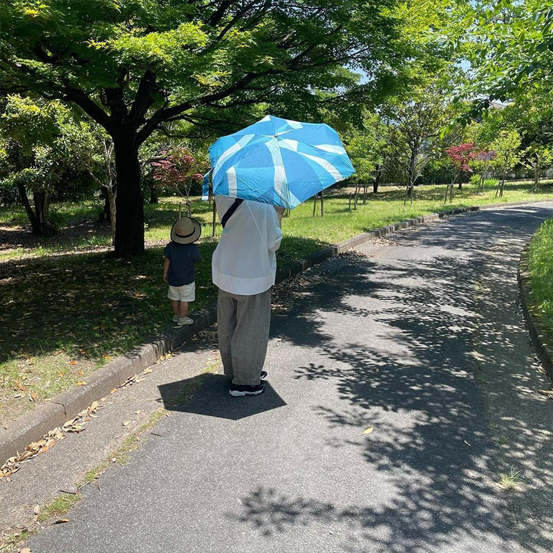 デザインだけじゃない！軽量＆コンパクトだから雨の日はもちろん、日差しの強い日にも持ち歩ける【インスタグラマーさんのものえらび】