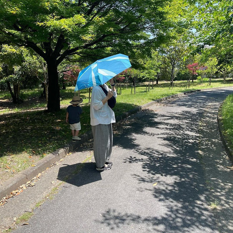 デザインだけじゃない！軽量＆コンパクトだから雨の日はもちろん、日差しの強い日にも持ち歩ける【インスタグラマーさんのものえらび】