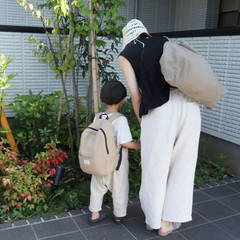 子どもと一緒の夏のお出かけ、帰省は「自分で持てるマイリュック」で！通園以外もマルチに使える3wayリュック