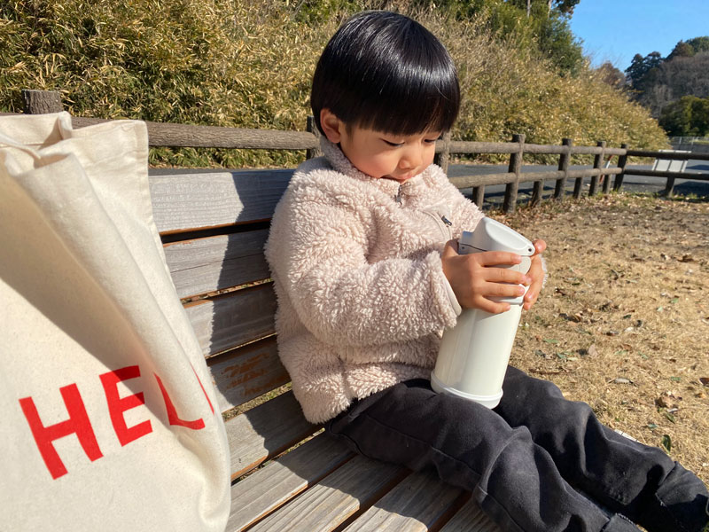 幼稚園や小学校、お出掛けに持ち運びしやすい！お手入れ簡単でおしゃれな「キッズ水筒」