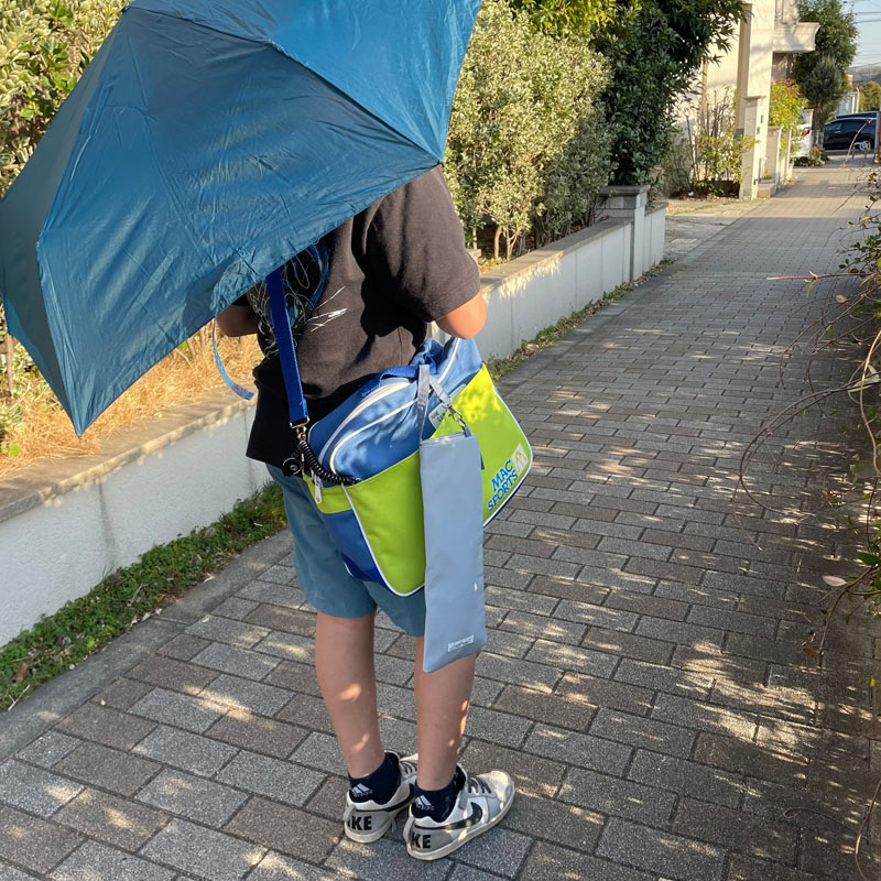 小学生の折り畳み傘問題これで解決！もう荷物は濡らさない「クッカヤプーの傘カバー」