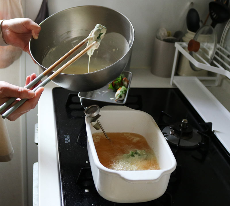 日々のおかずからお酒のおつまみ、お弁当のおかずにも、コスパも抜群な「ちくわと紅しょうがの天ぷら」