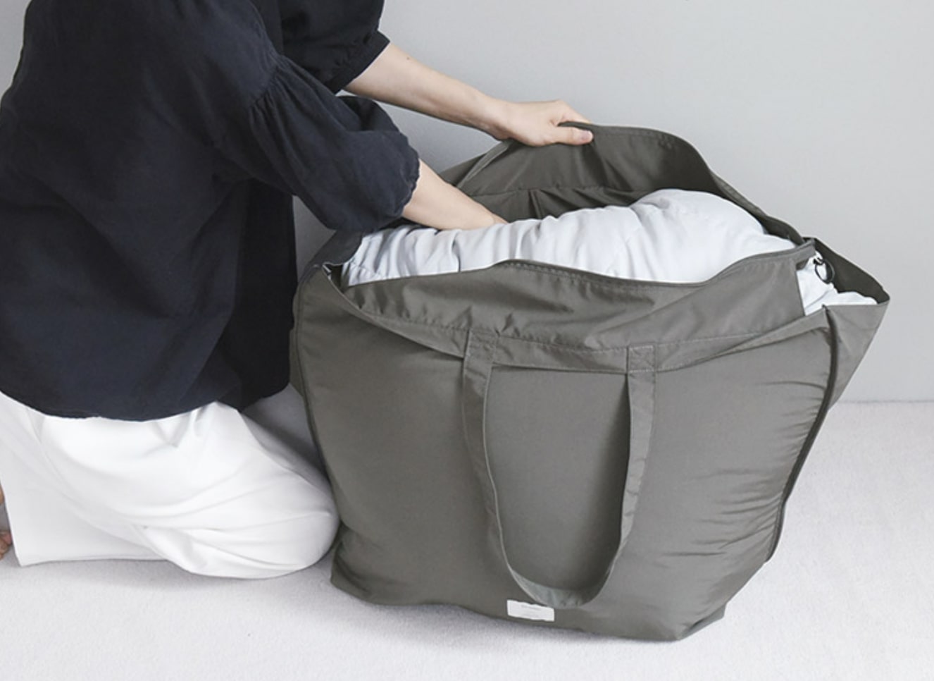 布団が入るだけじゃない！育児からレジャーまで、スタッフの「ビッグトート」愛用シーンとは？