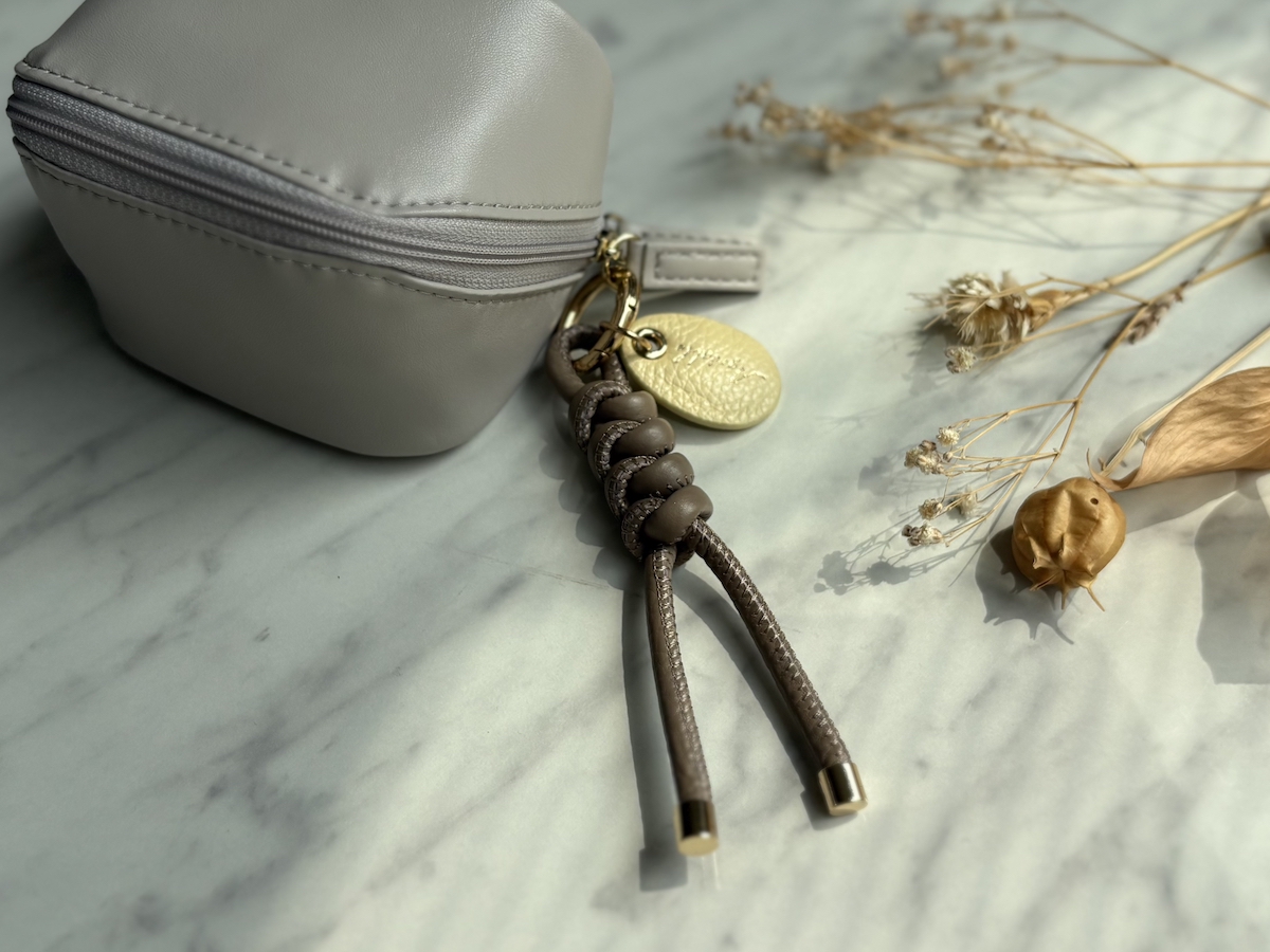 【検証】Agreable牛革チャームはどんなバッグにも合うのか!?スタッフが私物バッグで試してみました