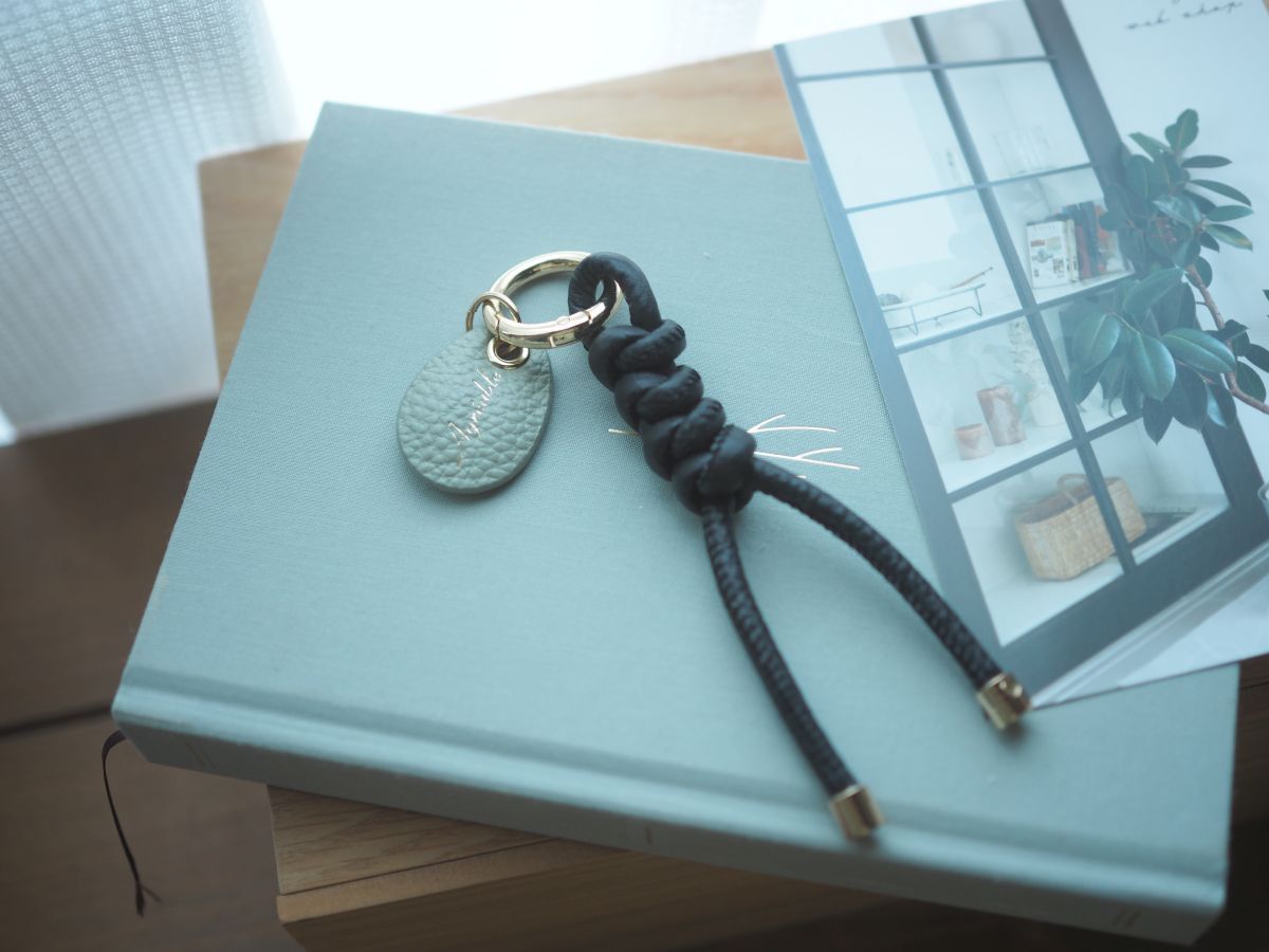 【検証】Agreable牛革チャームはどんなバッグにも合うのか!?スタッフが私物バッグで試してみました