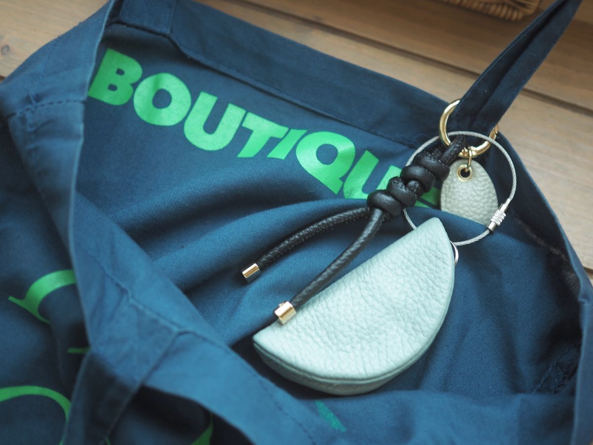 【検証】Agreable牛革チャームはどんなバッグにも合うのか!?スタッフが私物バッグで試してみました