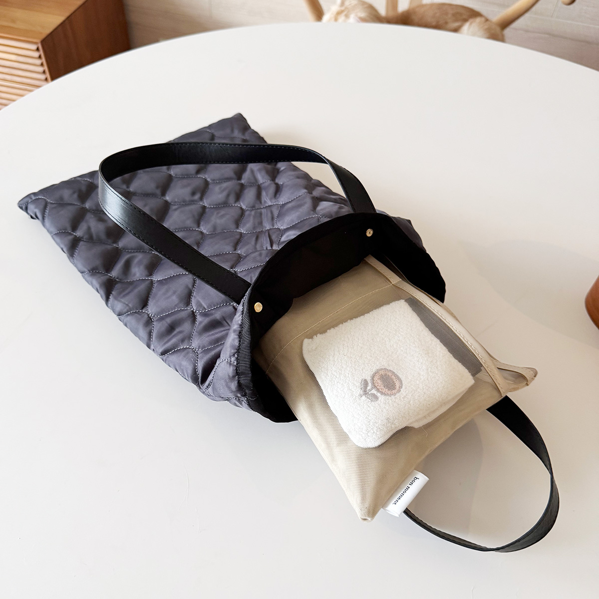 ポケット少なめバッグの救世主!ごちゃつく小物がまとまる『メッシュバッグインバッグ』のスタッフ愛用レポ