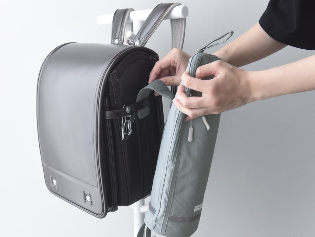 水筒がランドセルと一体化!?インスタグラマーさんも始めてる『手ぶら通学』のススメ