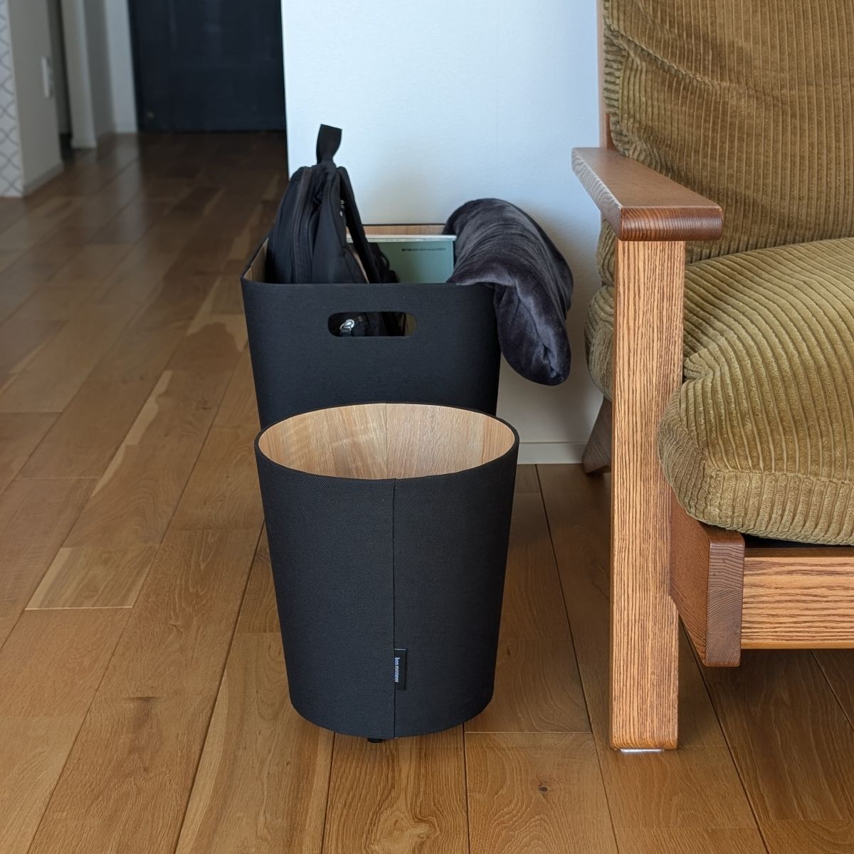 揃えると、景観ととのう。キャスター付き収納と並べたい「動かせるゴミ箱」のある風景【インスタグラマーさんのもの選び】