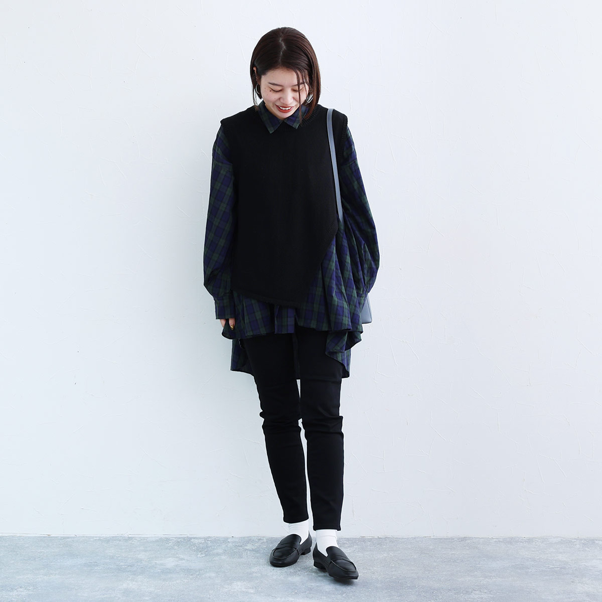 リピーターさん御用達、裏パウダー起毛の「あったかスリムパンツ」スタッフ3人の着用レポート