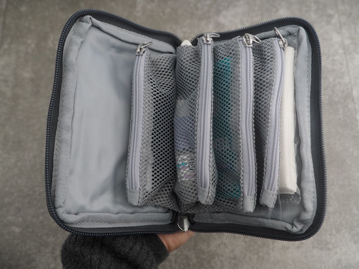 探しやすい手帳型で、小物迷子が解決！「旅上手になれる手帳型ミニポーチ」が、日常使いにもぴったりだった話