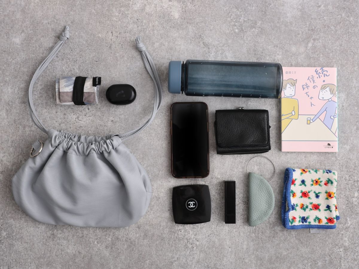 このくたっと感がたまらない。注目度ナンバーワンの『巾着ミニバッグ』スタッフ3名の愛用レポ