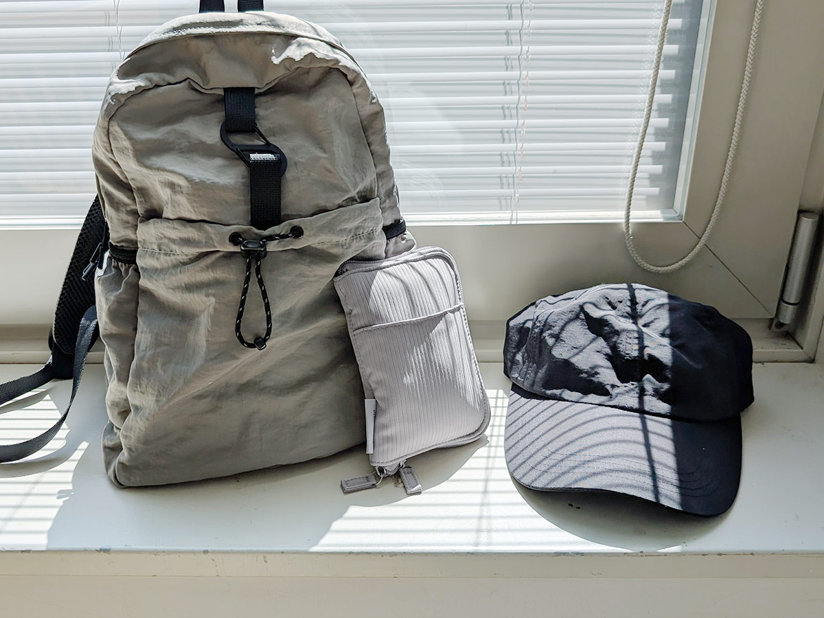 収納上手な4in1。小物迷子がなくなる「手帳型ミニポーチ」、スタッフは旅にも趣味にも愛用中〜