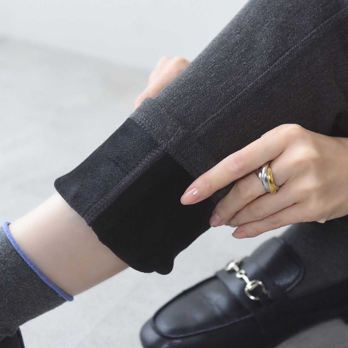 あったかパンツの最高峰はコレ！年末年始もぬくぬく過ごせる「裏ベロアver.」をスタッフが試着