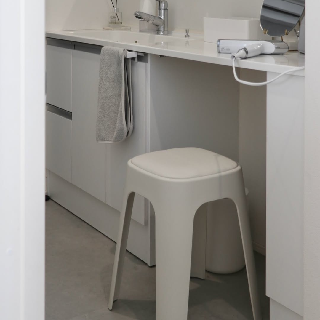 もちもち座面でおもてなし。来客時にも助かるクッションつきスツールのある暮らし【インスタグラマーさんのもの選び】