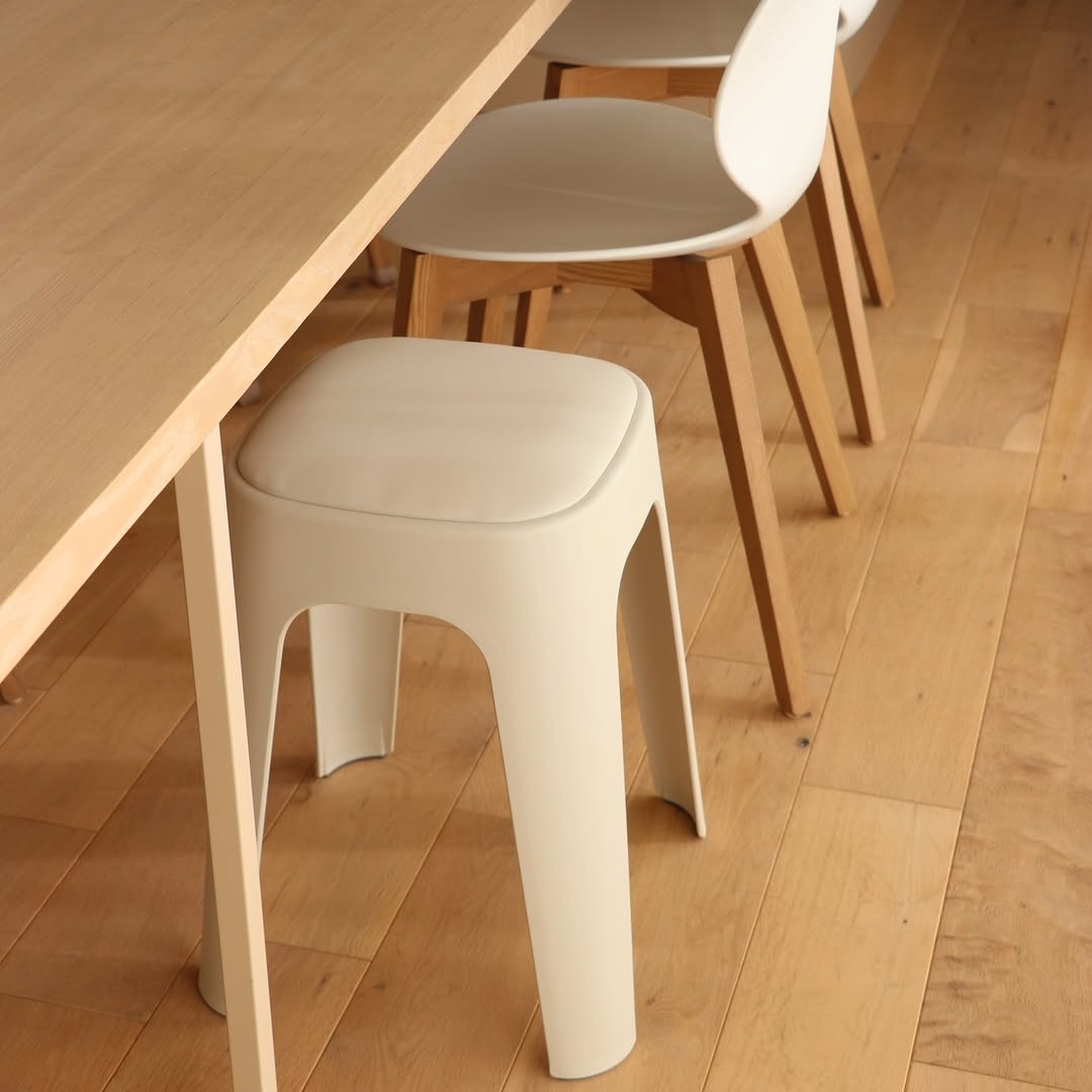 もちもち座面でおもてなし。来客時にも助かるクッションつきスツールのある暮らし【インスタグラマーさんのもの選び】