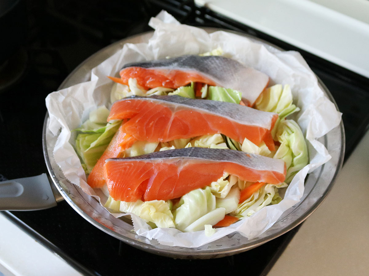 ポテサラは蒸すのが正解!?蒸し鍋で作る副菜+主菜+蒸しパンレシピをご紹介