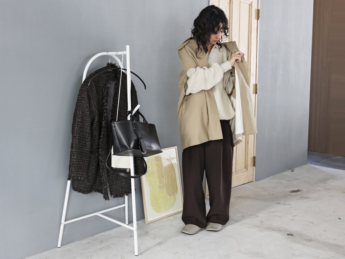 狭い玄関で省スペース収納を叶える方法とは？コート掛けもバッグ置き場もすっきり整う収納アイデア