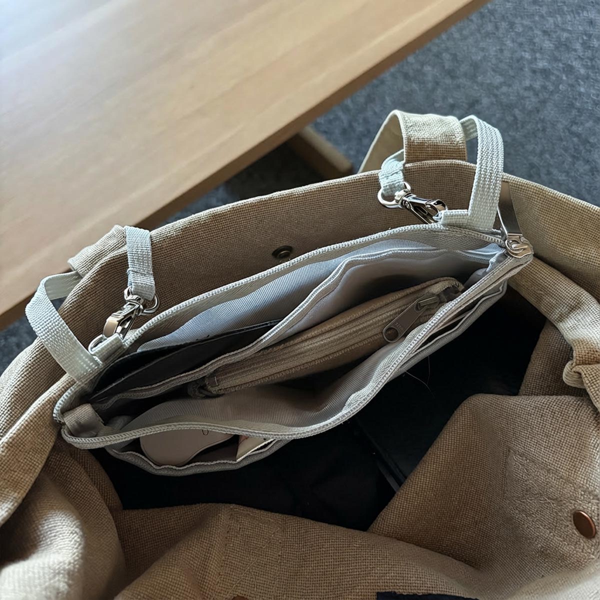 バッグごちゃ～…に悩むスタッフ3名が実践！『吊り下げポケット』ちょい足しで、日々の快適指数アップ