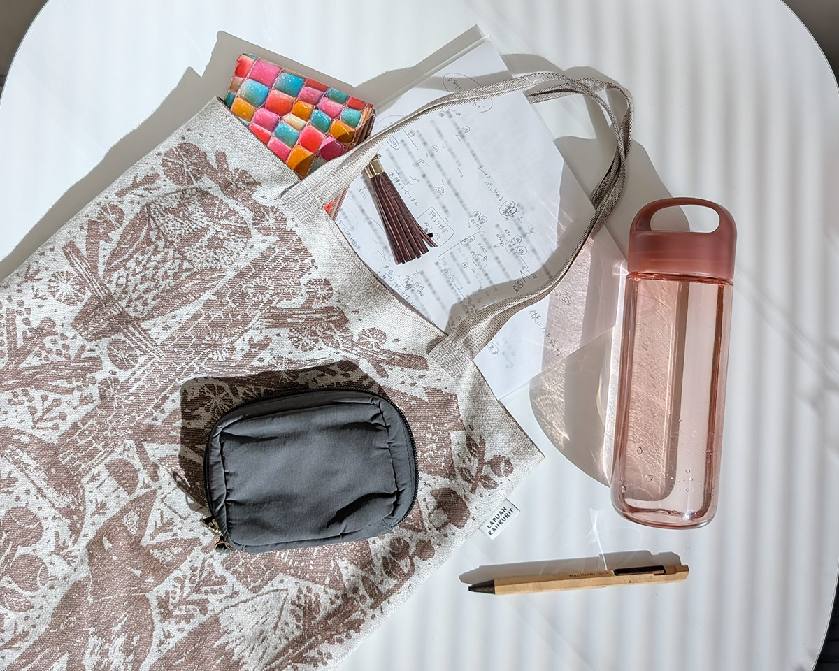 「じぶん時間」のお供に1本のペン。習い事にカフェタイム、お仕事にも、スタッフが愛用している大人のペンホルダー