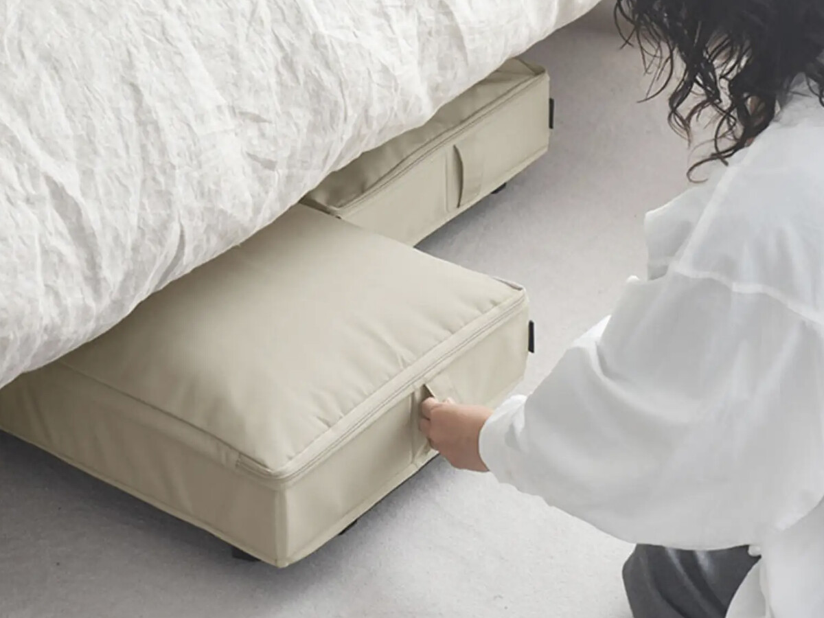 衣替えにもコレ便利！スイーッと出し入れできるベッド下収納で暮らしを整える【インスタグラマーさんのもの選び】