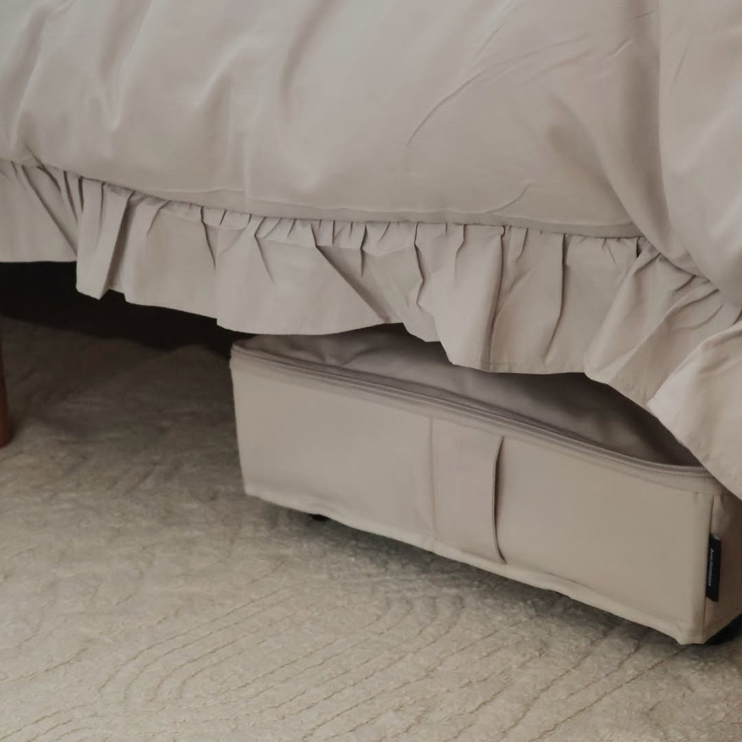 衣替えにもコレ便利！スイーッと出し入れできるベッド下収納で暮らしを整える【インスタグラマーさんのもの選び】