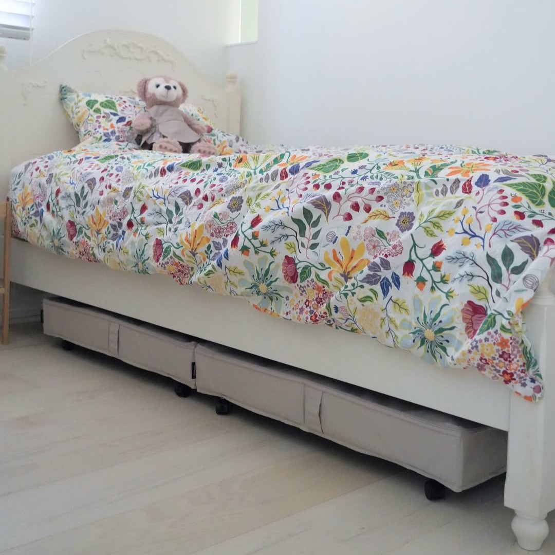 衣替えにもコレ便利！スイーッと出し入れできるベッド下収納で暮らしを整える【インスタグラマーさんのもの選び】