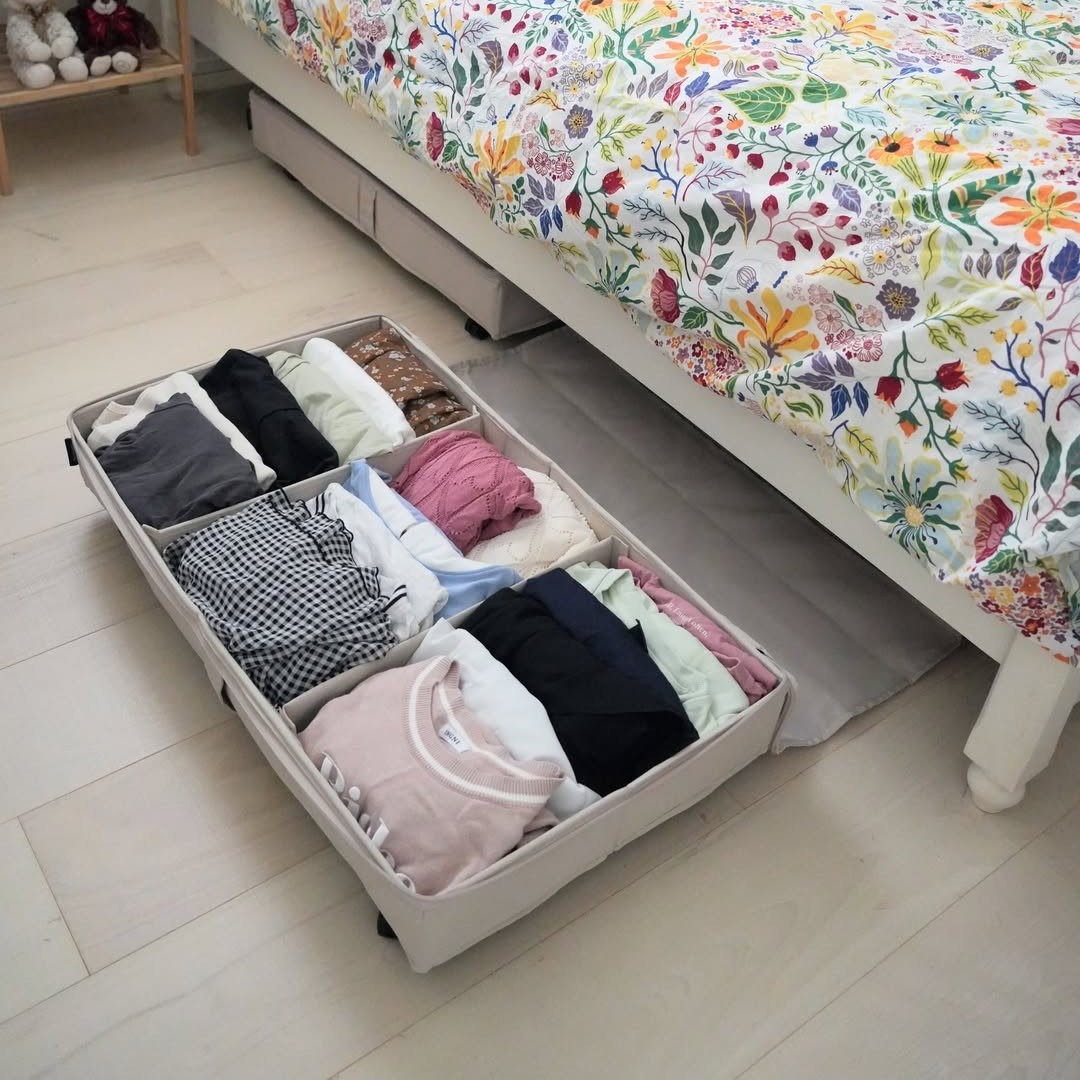 衣替えにもコレ便利！スイーッと出し入れできるベッド下収納で暮らしを整える【インスタグラマーさんのもの選び】