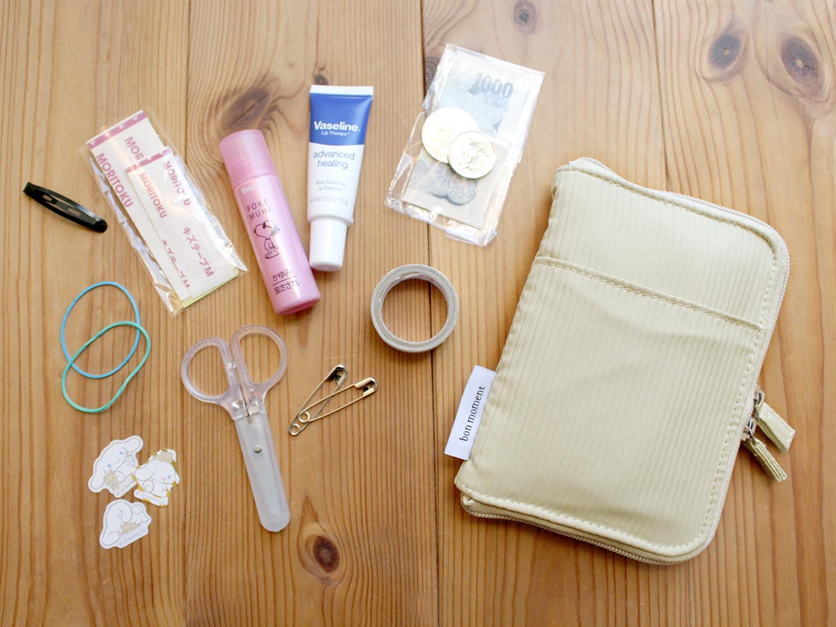 まるで四次元ポケット？「手帳型ミニポーチ」を、何でも出てくるお道具ポーチに