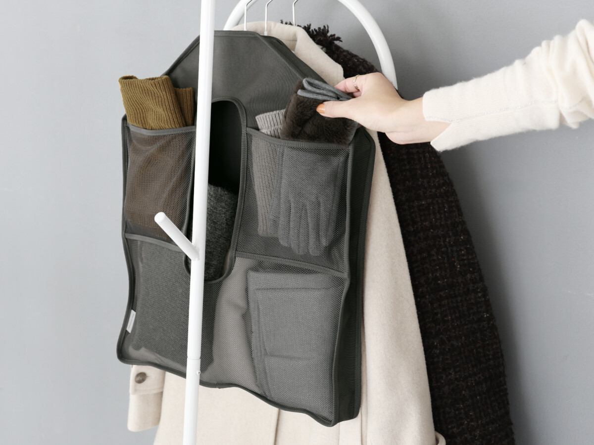 「よく使うモノの定位置」にも！スタッフ宅でも大活躍中の、クローゼットの新・浮かせる収納術