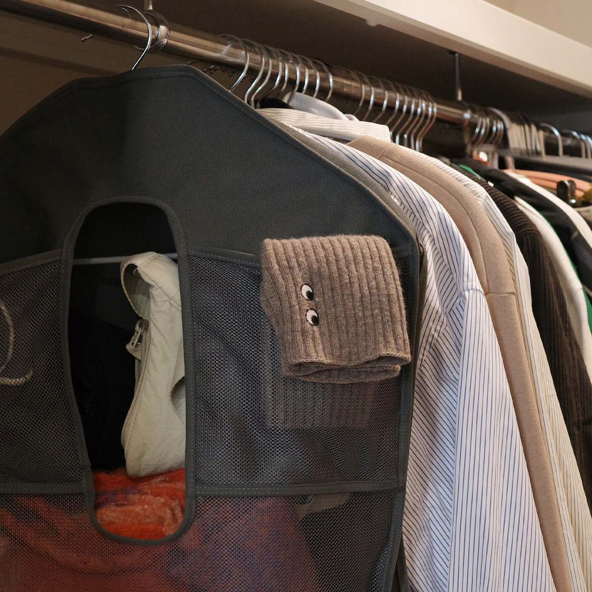 「よく使うモノの定位置」にも！スタッフ宅でも大活躍中の、クローゼットの新・浮かせる収納術