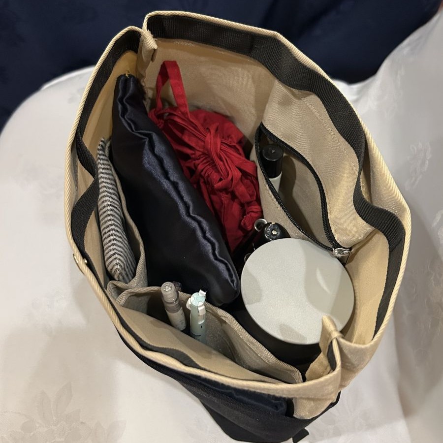 人気の理由はこのシルエット。ごちゃつきバッグを卒業！整頓上手な「バッグインバッグ」新作スタッフレポ