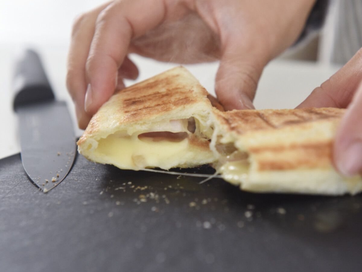 話題の『レンチンホットサンド』に何入れる？スタッフのお気に入りレシピ＆使用レポ発表会