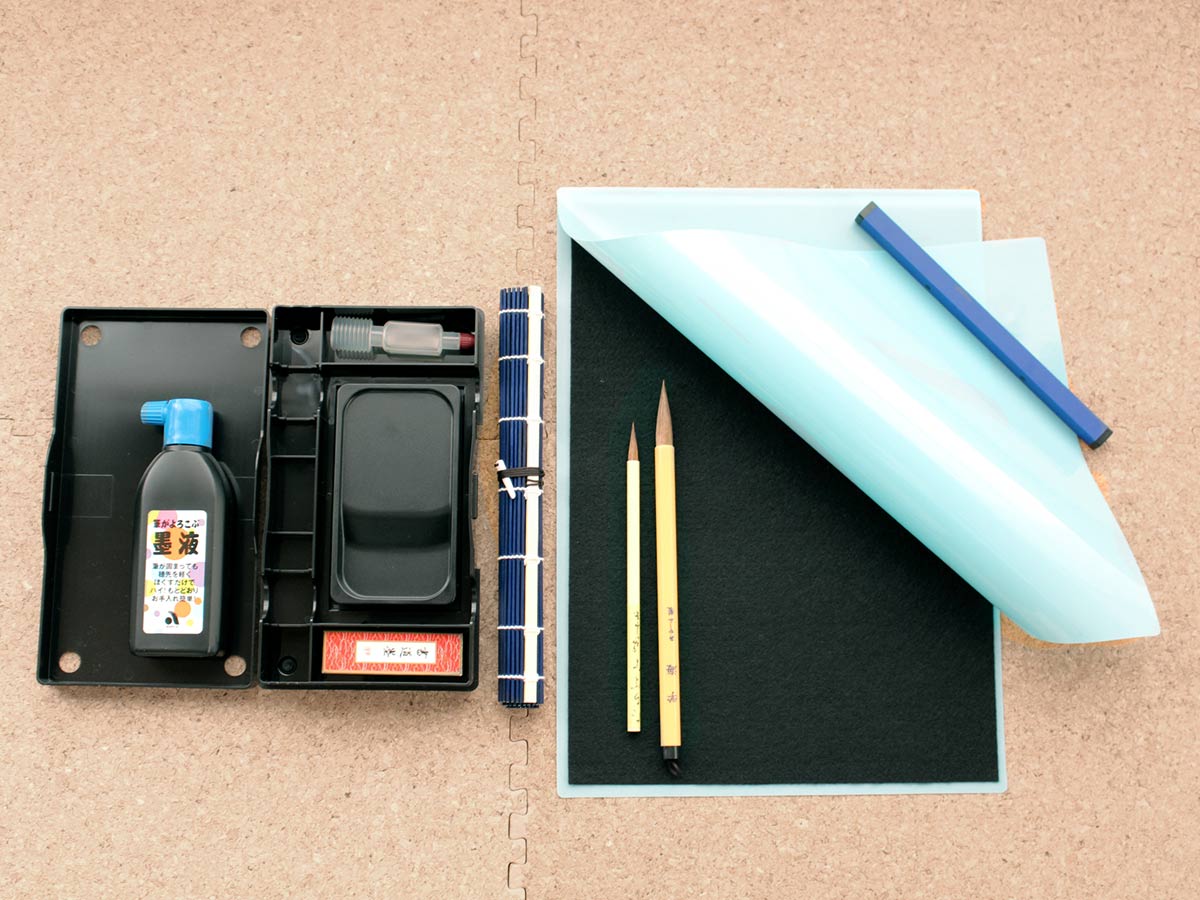 春から小3、はじめての習字に。くすみカラーで特別感「クッカヤプー　書道セット」