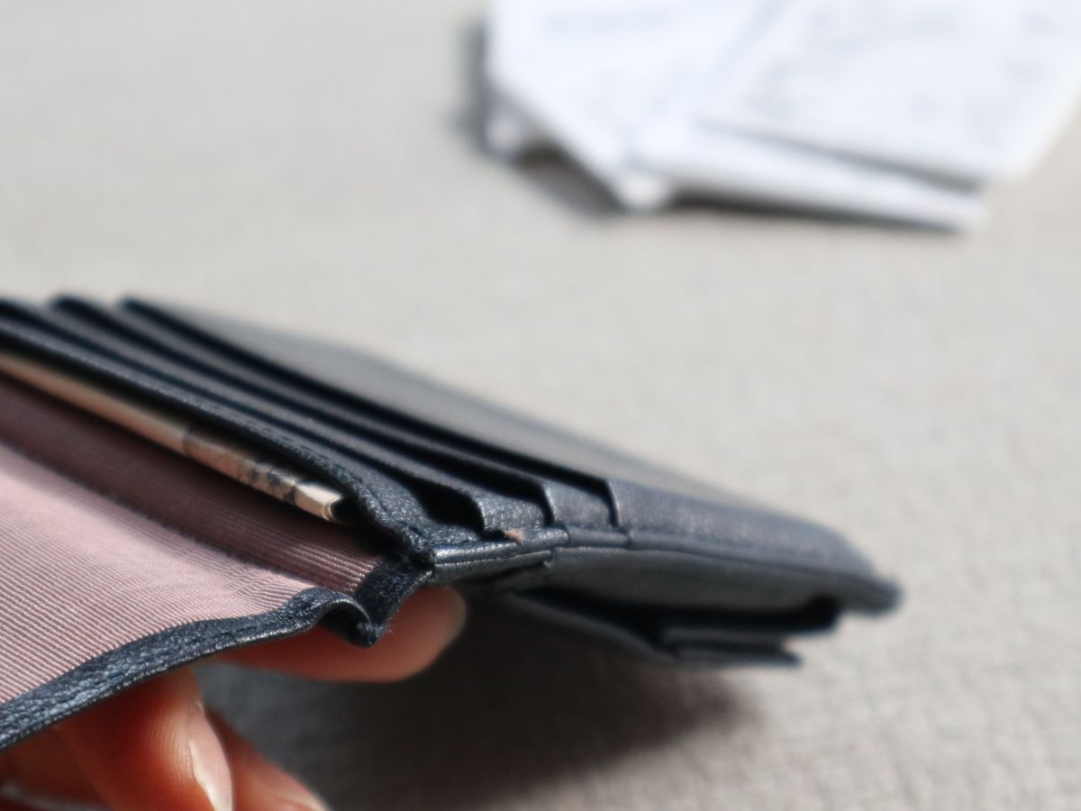 春のお財布決～めた！ミニマル派スタッフのハートを掴んだ、わずか8mmの新作はこれ