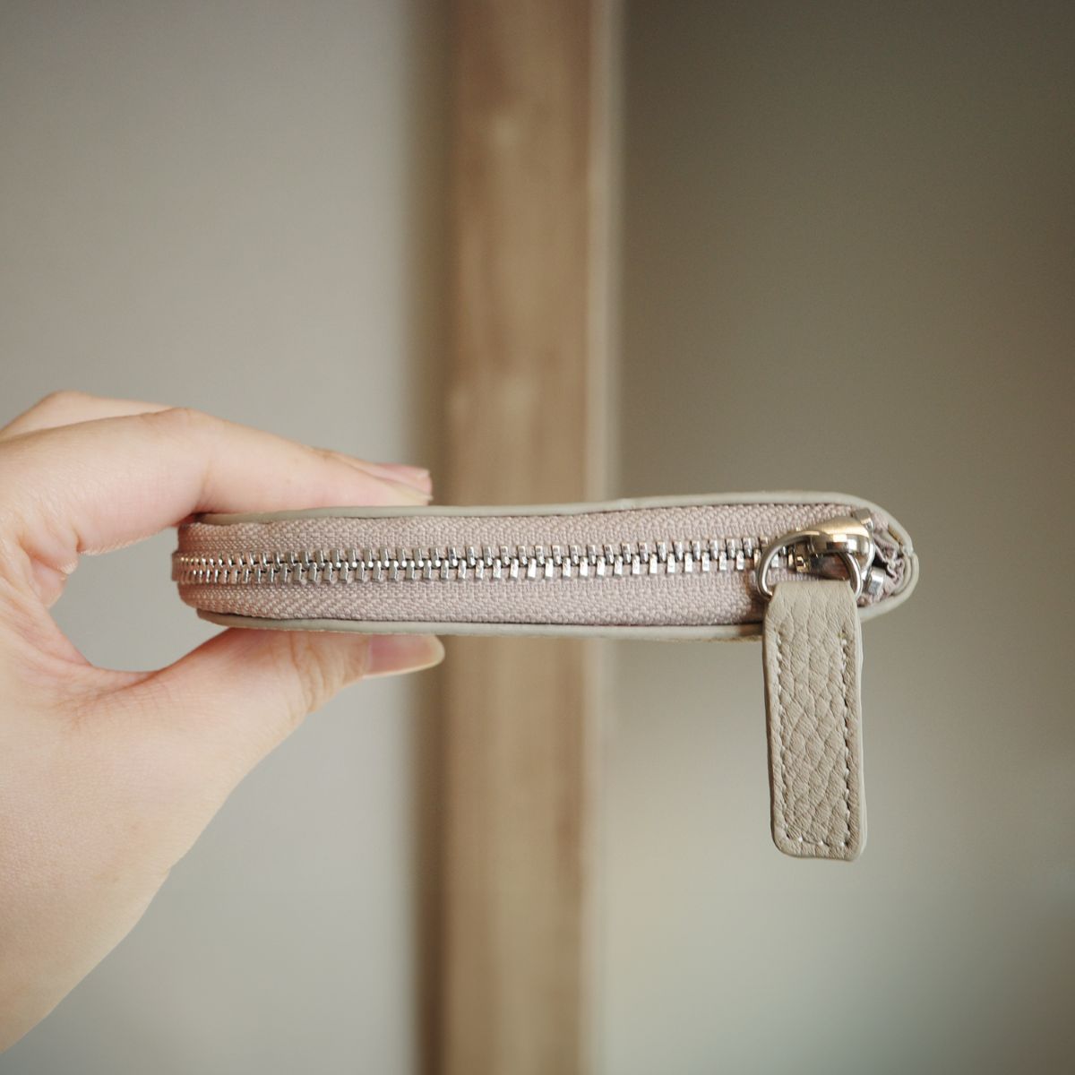 春のお財布決～めた！ミニマル派スタッフのハートを掴んだ、わずか8mmの新作はこれ