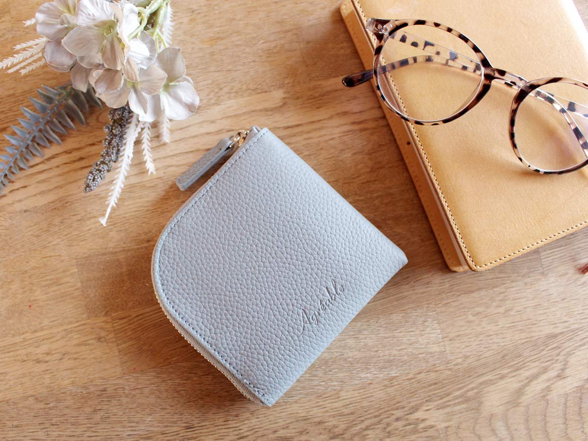 薄くても機能的。「イザという時の現金」のための、ミニマリストなミニ財布