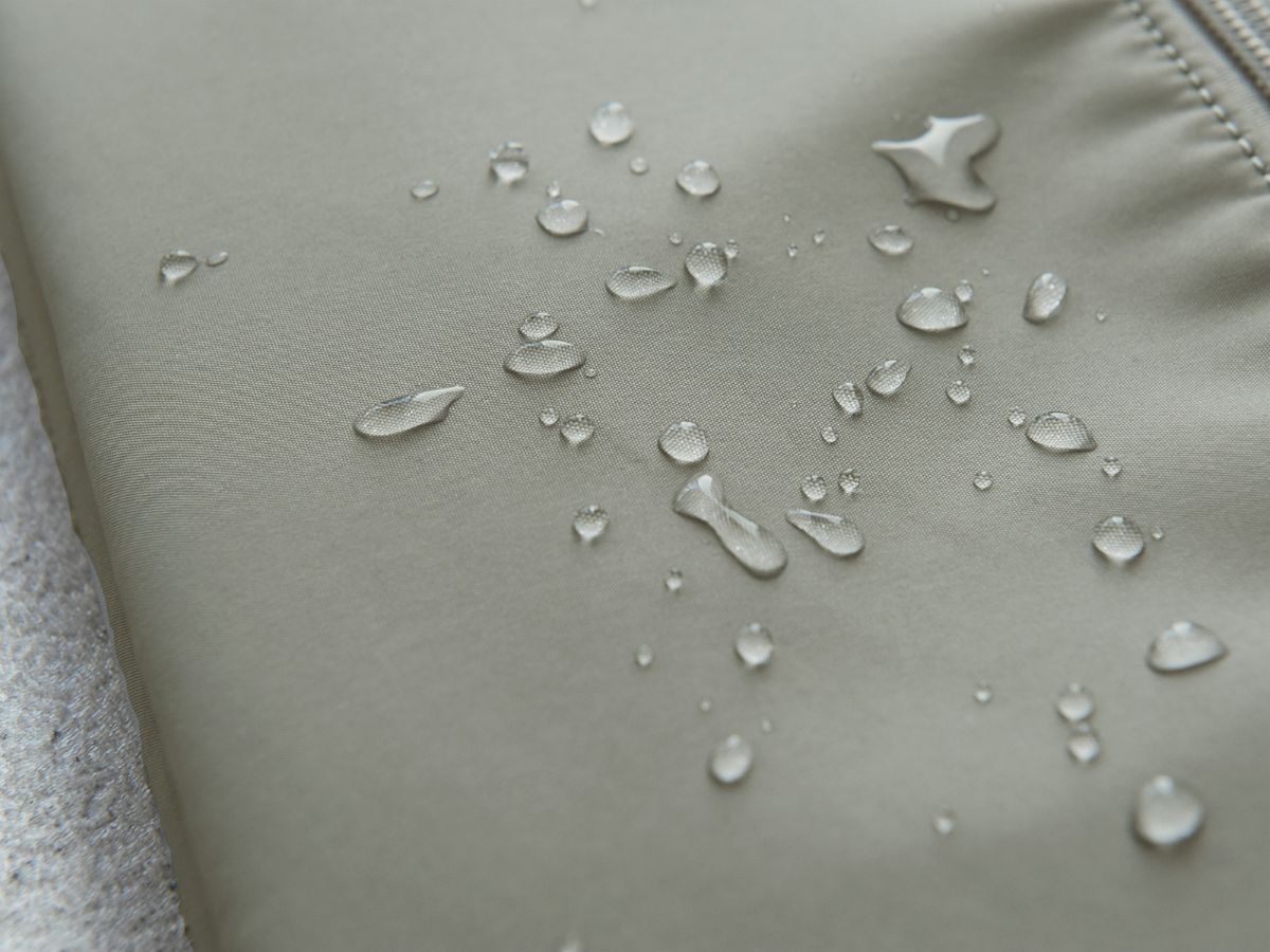 バイヤーの休日に密着、お供したのはフラットなのにたっぷり大容量！ママカルショルダー