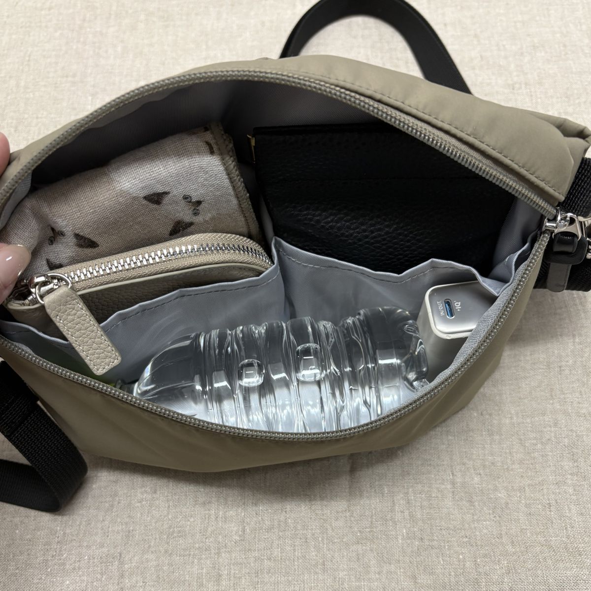 バイヤーの休日に密着、お供したのはフラットなのにたっぷり大容量！ママカルショルダー